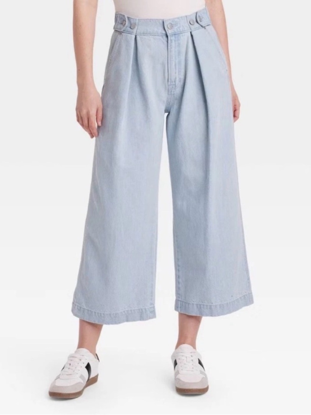 Universal Thread Light Wash Wide-Leg Cropped Jeans